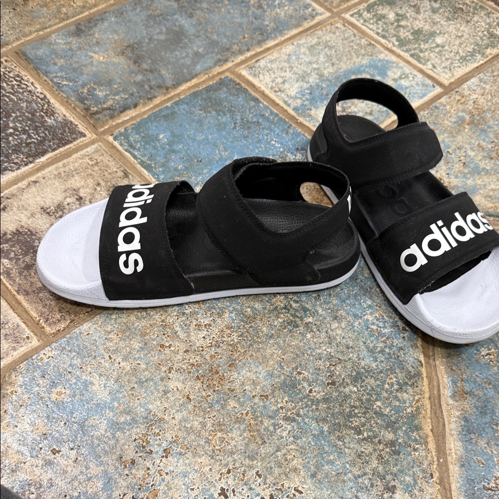 Adidas  women’s size 8 Black and White Sandals - Picture 3 of 6
